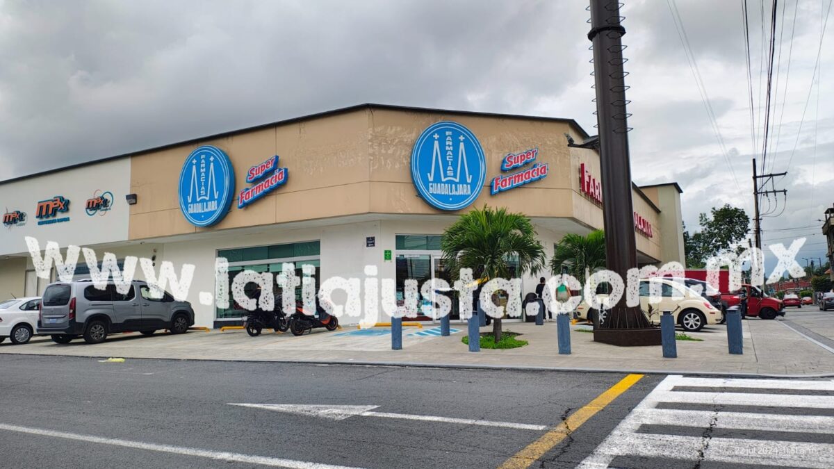POLICIA MUNICIPAL DETIENE A SOLITARIO HOMBRE QUE ASALTÓ TIENDA DE CONVENIENCIA, “FARMACIAS GUADALAJARA” EN ORIZABA.
