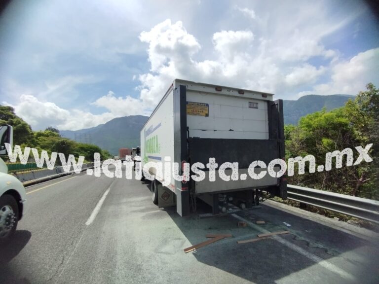 CAMIÓN DE CARGA SUFRE CONATO DE INCENDIO SOBRE LA AUTOPISTA PUEBLA- ORIZABA.
