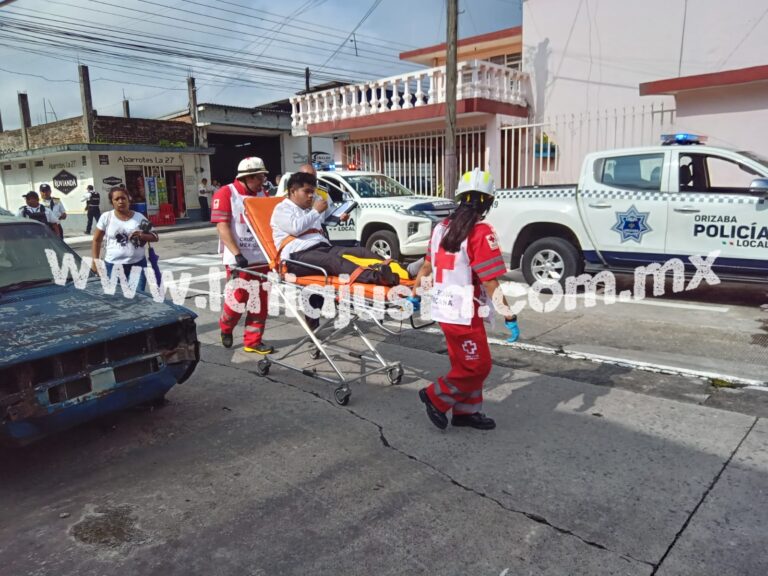 CICLISTA QUE PRESUMIBLEMENTE CIRCULABA EN SENTIDO CONTRARÍO, CHOCÓ CONTRA UN TAXI Y RESULTÓ LESIONADO.