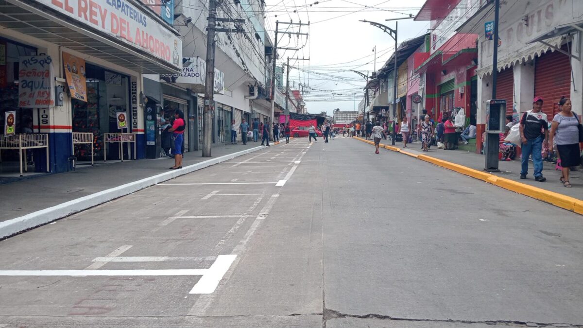 Recupera Departamento de Parquímetros áreas de estacionamiento cerca del mercado “Revolución”