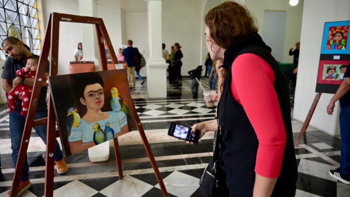 Inauguran muestra pictórica “Los reflejos de Frida”
