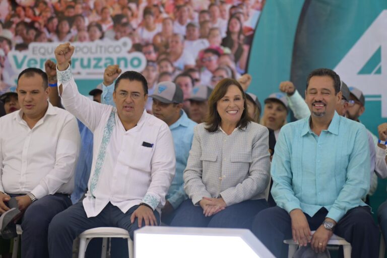 RECONOCE ROCÍO NAHLE A LOS MAESTROS Y MAESTRAS VERACRUZANOS
