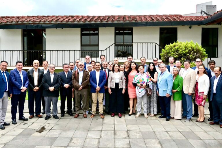 COLEGIO DE NOTARIOS DE VERACRUZ RECIBE A GOBERNADORA ELECTA
