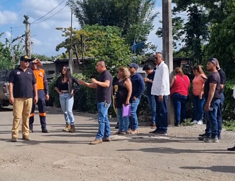 Plantean solución a los escurrimientos de agua que afectan el centro de la comunidad Acayotla