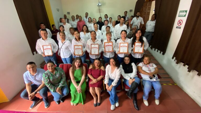 Entregan reconocimientos en Córdoba por el Día Nacional del Bibliotecario