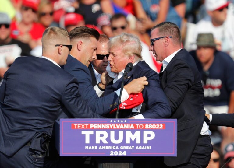 Dos muertos en el mitin de Trump, incluido el presunto autor del tiroteo