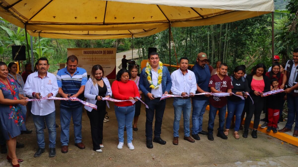 INAUGURAN PUENTE VEHICULAR EN CUAUTLAPAN