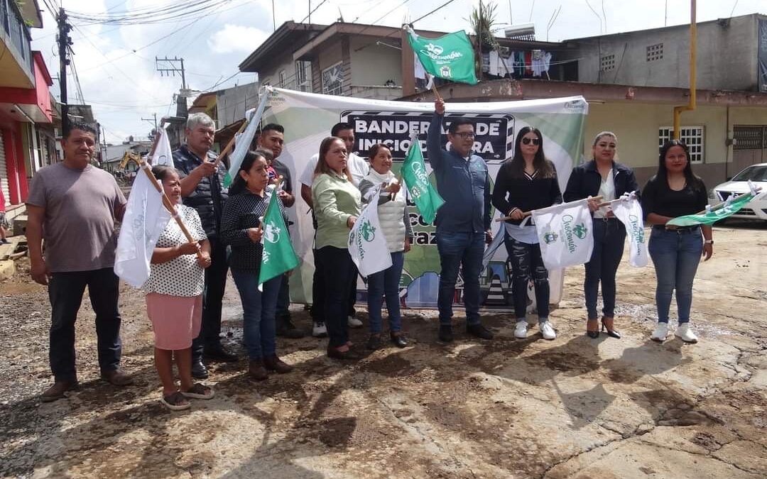 Autoridades dan banderazo de obra