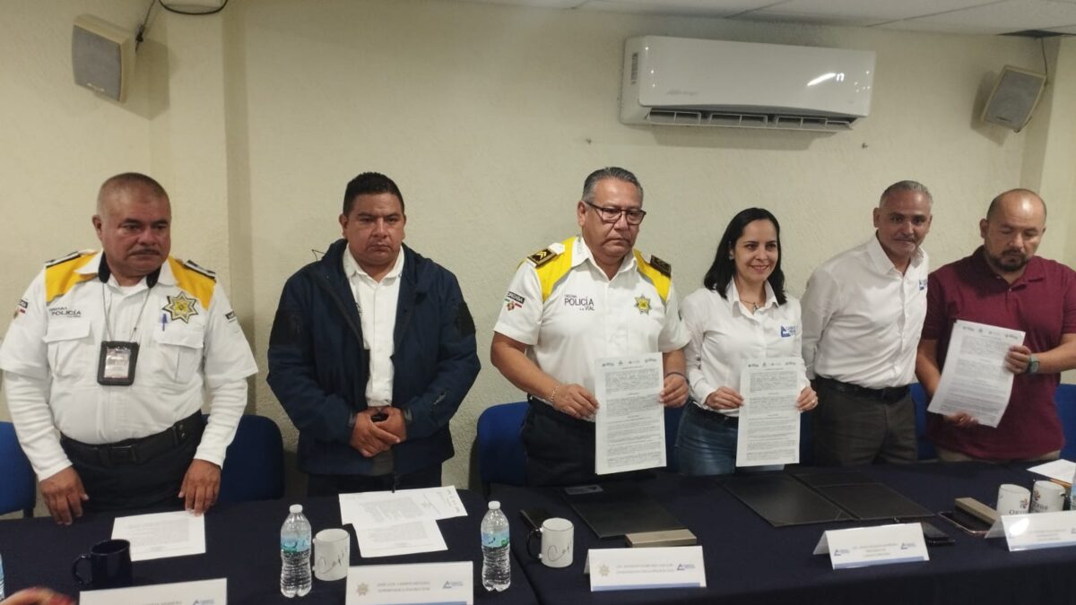 Canaco firma convenio con Policía vial