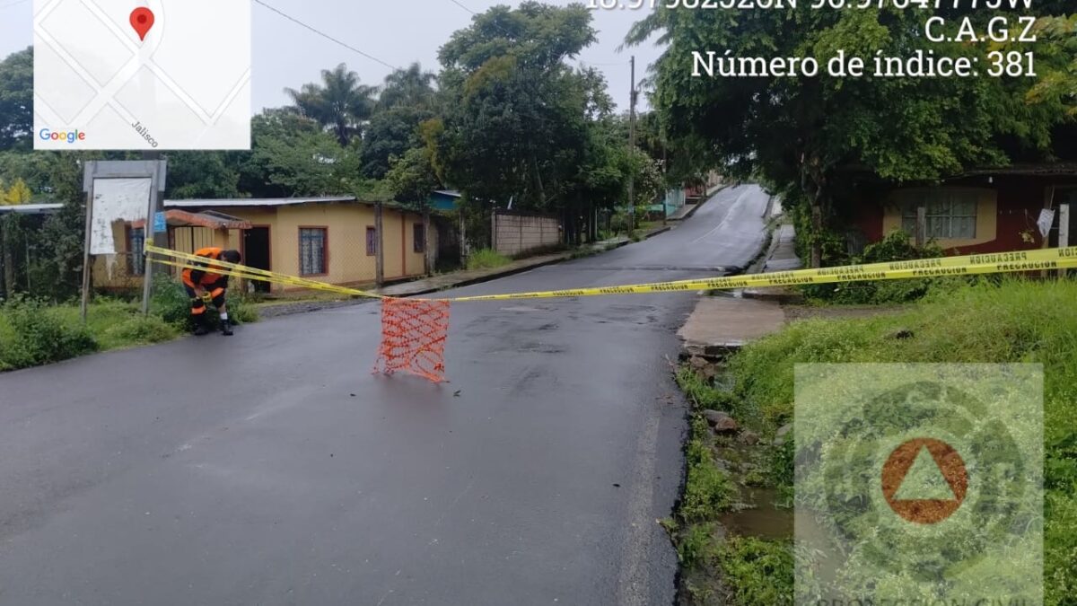 Trabaja ayuntamiento de Córdoba para despejar el camino Tecama Calería-Acayotla