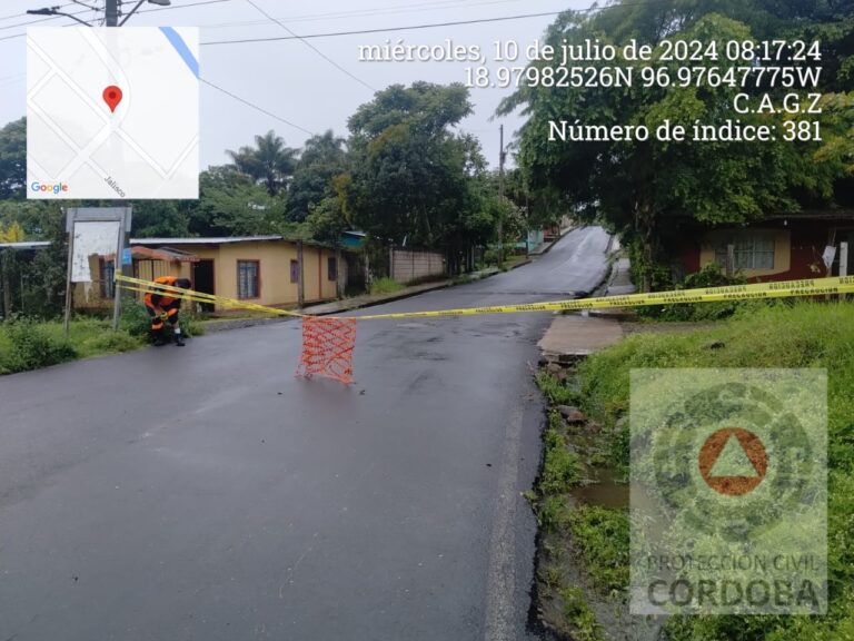 Trabaja ayuntamiento de Córdoba para despejar el camino Tecama Calería-Acayotla
