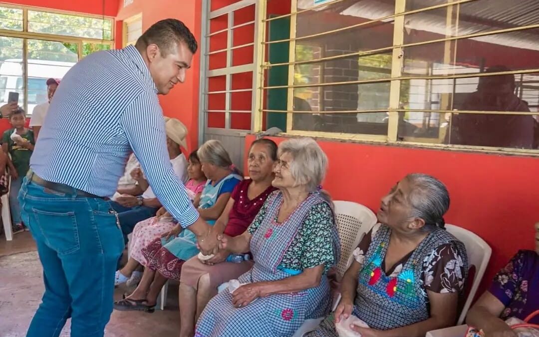Reconoce Nahúm Álvarez Pellico fortaleza y esfuerzo de abuelitos