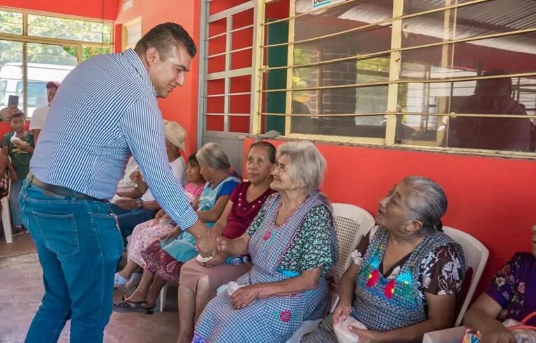 Reconoce Nahúm Álvarez Pellico fortaleza y esfuerzo de abuelitos
