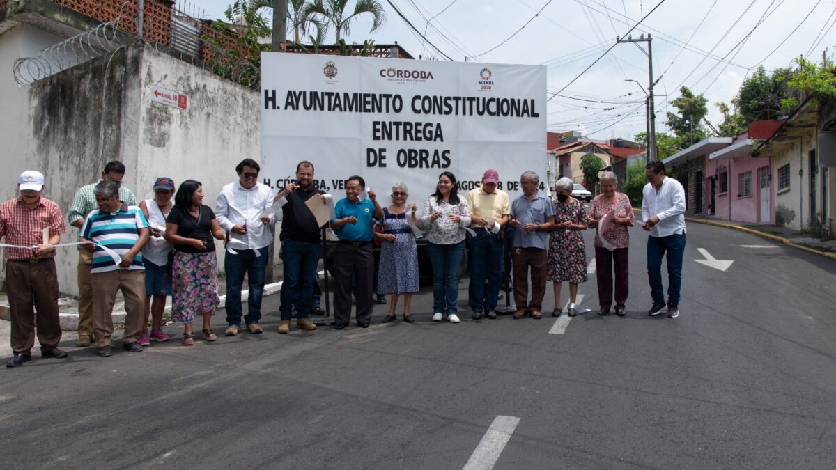Entregan autoridades de Córdoba vialidades rehabilitadas en colonias y la zona rural