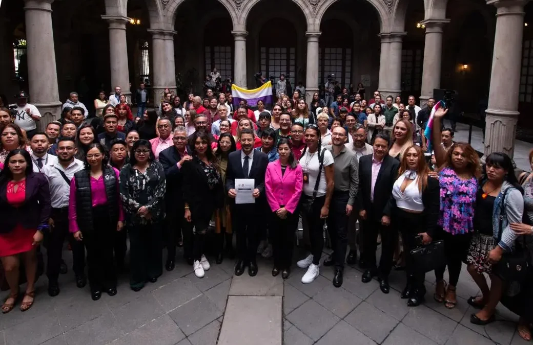 Ciudad de México promulga la ‘Ley Paola Buenrostro’ que tipifica el transfeminicidio