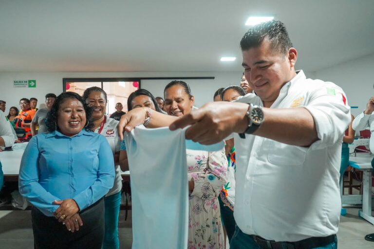 REALIZAN INAUGURACIÓN DE MAQUILADORA EN EL VALLE DE TUXPANGO.