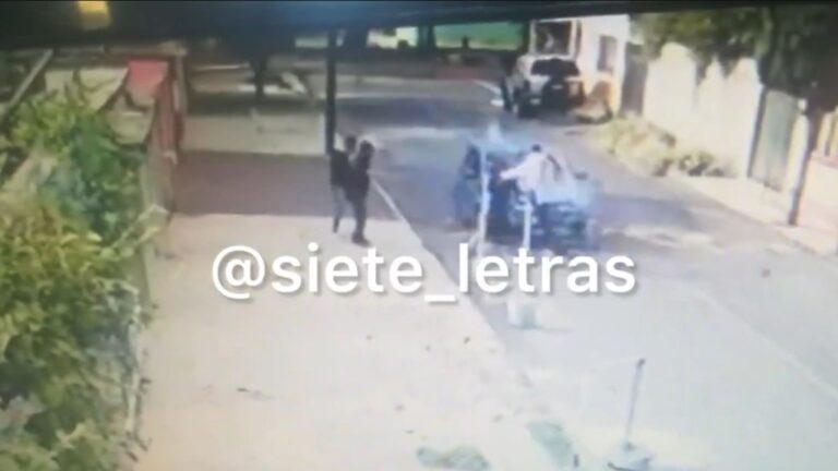 INTENTABAN COMPRAR UN AUTOMÓVIL  Y SUJETOS INTENTAN ROBARLES EL DINERO A LA PAREJA QUE COMPRARÍA LA UNIDAD; UN DELINCUENTE FUE ATROPELLADO.