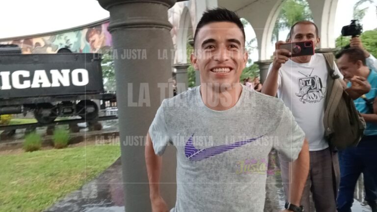 Reciben a Ricardo Ortiz como un campeón
