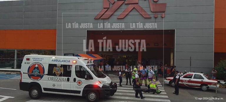 SE CHING# BOTELLAS DE LICOR, SALE CORRIENDO Y CAE
