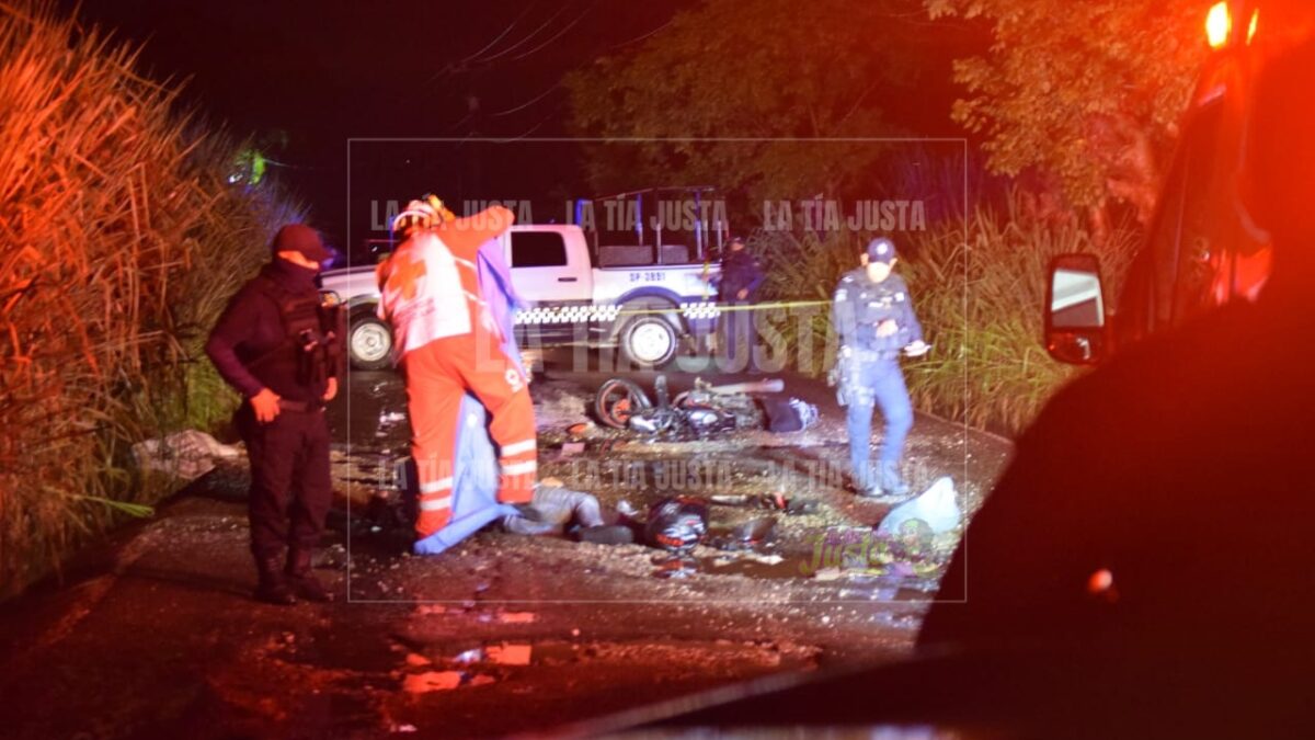 Muere motociclista tras derrapar y ser arrollado por un torton