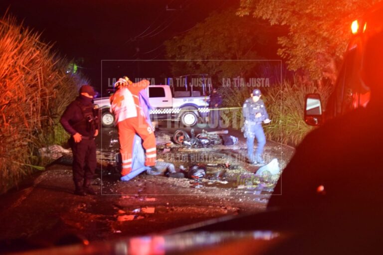 Muere motociclista tras derrapar y ser arrollado por un torton