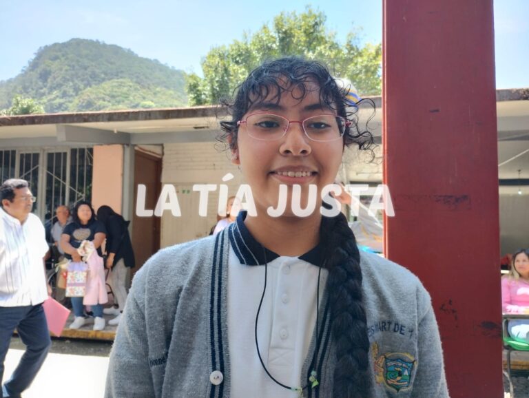 ESTUDIANTE DE EXCELENCIA ACADÉMICA DE LA SECUNDARIA MÁRTIRES DE 1907.