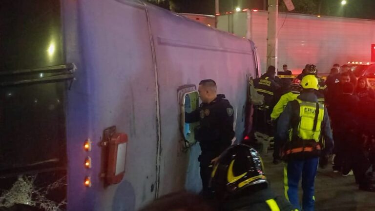 Choque de camión en la CDMX deja 40 pasajeros heridos