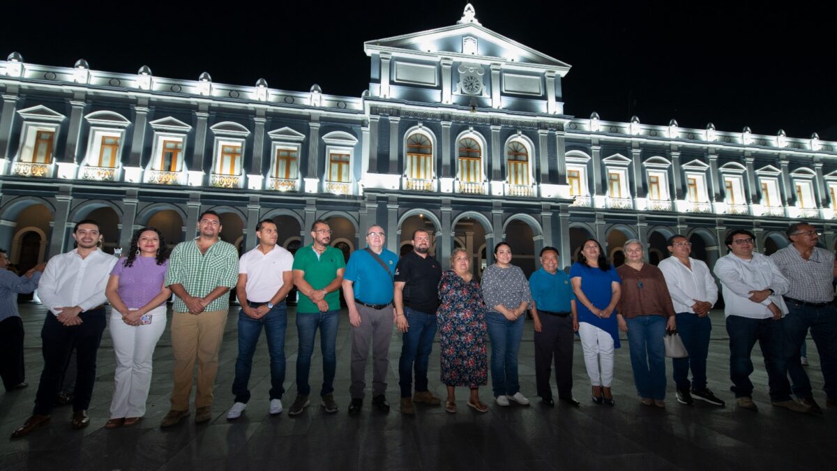 Nueva imagen e iluminación luce el palacio municipal de Córdoba