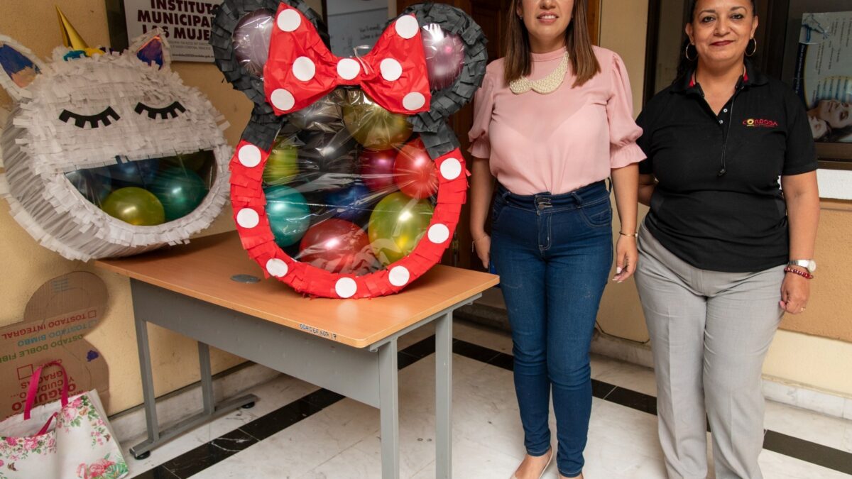 Participan mujeres en el curso -taller: Piñata en Técnica de Cartón