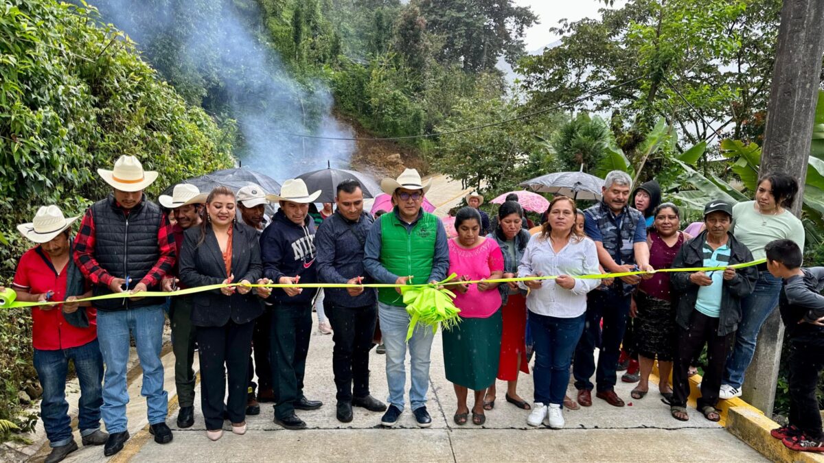 INAUGURA ERNESTO RUÍZ OBRA EN CARRIZAL