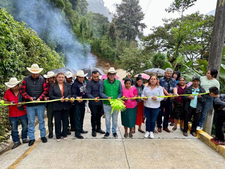 INAUGURA ERNESTO RUÍZ OBRA EN CARRIZAL