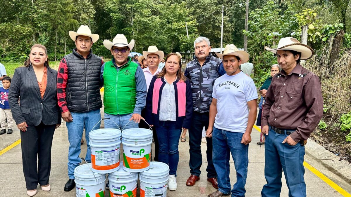ENTREGAN PINTURA A AGENCIA MUNICIPAL DE TEPEXILOTLA