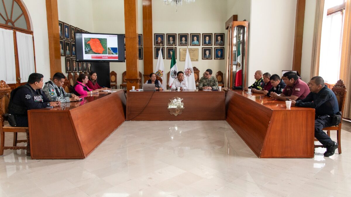 Revisan planes de contingencia por lluvias en la Mesa de Coordinación para la Construcción de la Paz