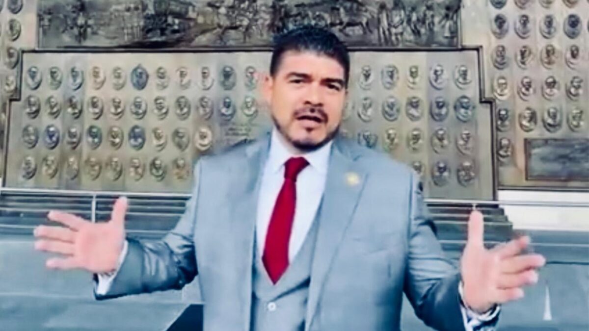 Zenyazen Escobar defiende la Transformación y recomienda al Poder Judicial escuchar la voluntad de pueblo