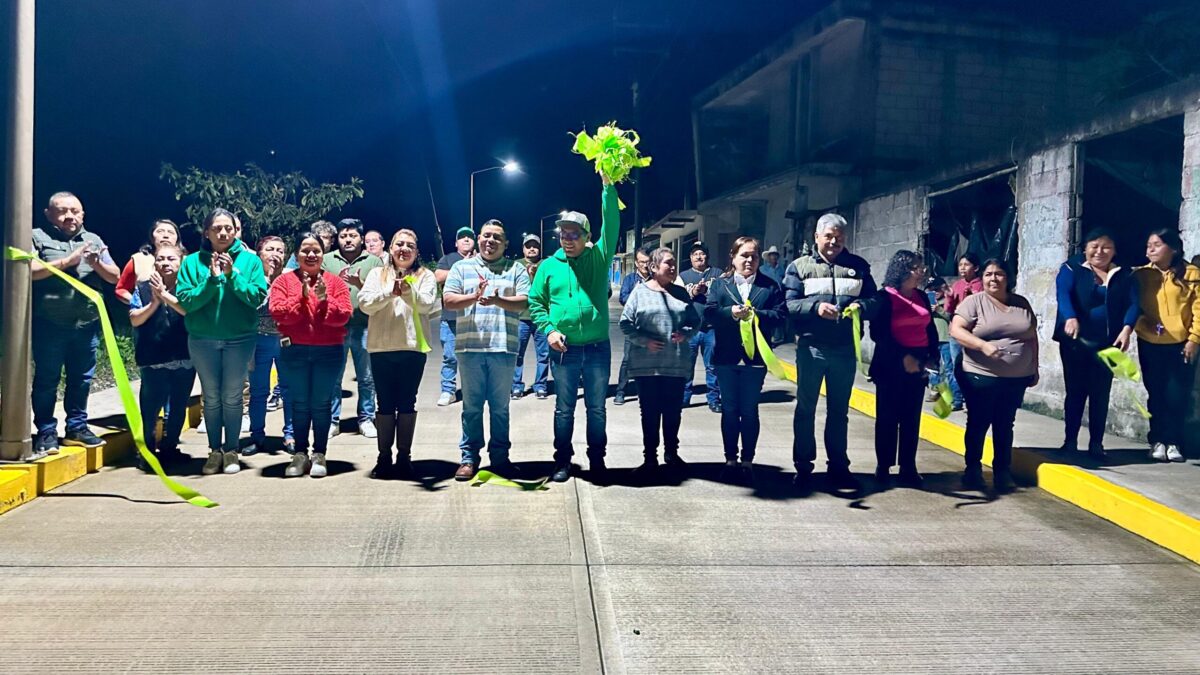 INAUGURAN AUTORIDADES CALLE PRINCIPAL DE LA COLONIA ROSA MÍSTICA