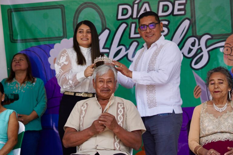 FESTEJAN EN CHOCAMAN EL DÍA DEL ABUELO