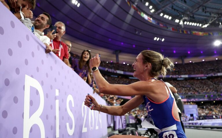 París 2024: Atleta francesa le propone matrimonio a su novio tras carrera de 3000 metros