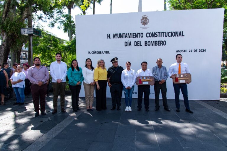 Festeja Ayuntamiento al Heroico Cuerpo de Bomberos de Córdoba