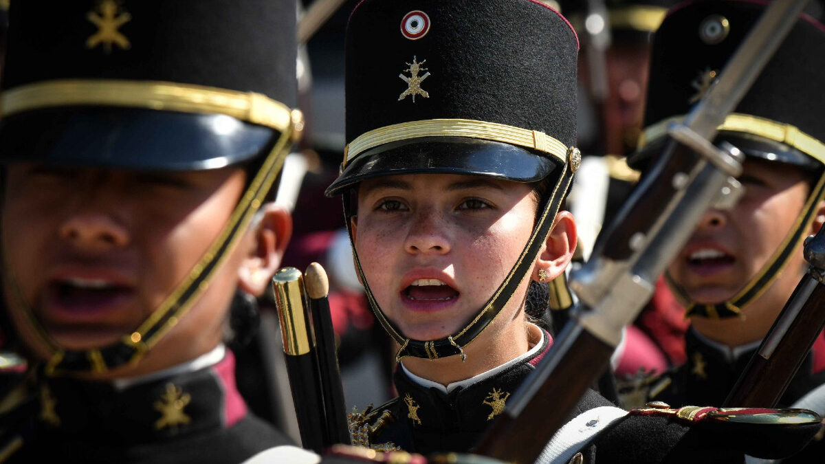 AMLO prohíbe novatadas, maltratos y relaciones s3xu%les en Educación Militar