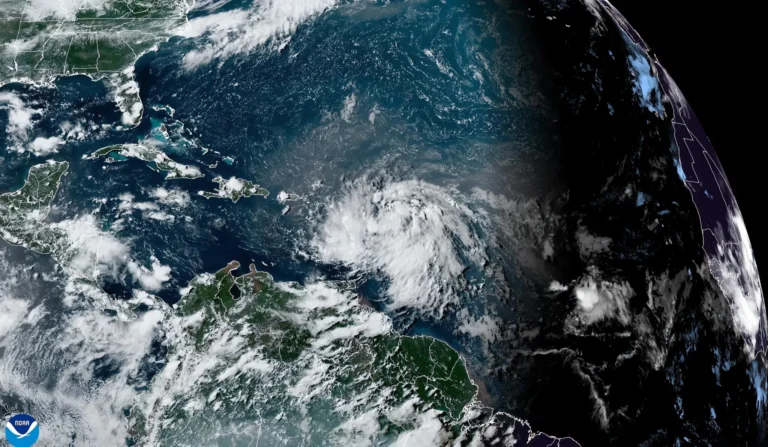 Se forma la tormenta tropical Ernesto; afectará a Puerto Rico y las Islas Vírgenes