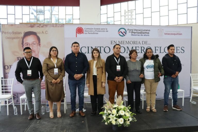 EN IXTACZOQUITLÁN, REALIZAN EMOTIVO HOMENAJE AL PERIODISTA JACINTO ROMERO