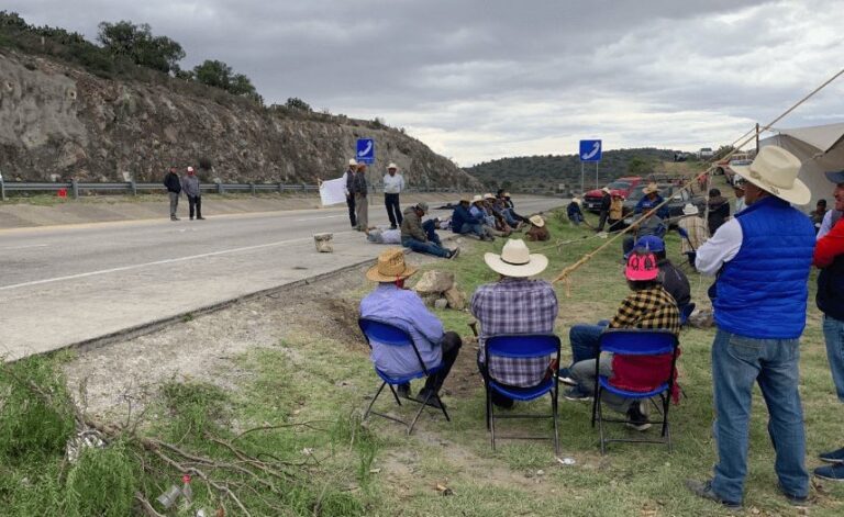 Cumple 24 horas el bloqueo de ejidatarios en el Arco Norte