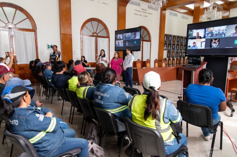 Capacitan a empleados de Limpia Pública en Residuos Sólidos Urbanos