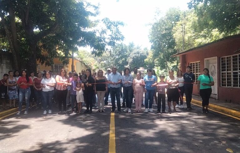 EN OBRA PÚBLICA MUNICIPAL……. SIEMPRE CONTIGO.