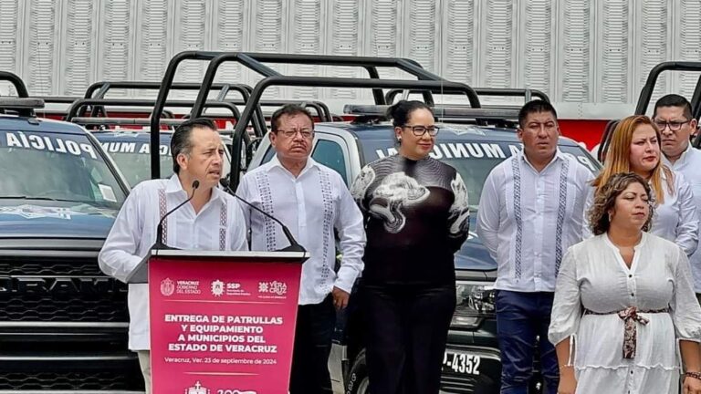 RECIBE CHOCAMAN DOS PATRULLAS EQUIPADAS