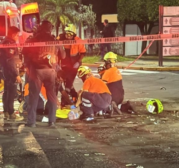 MOTOCICLISTA CHOCA CONTRA TRÁILER