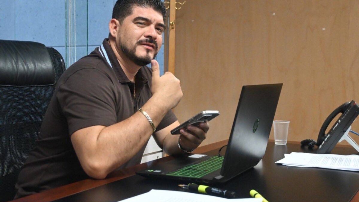 Zenyazen Escobar va a favor de reforma para garantizar salarios dignos a profesionistas del sector público