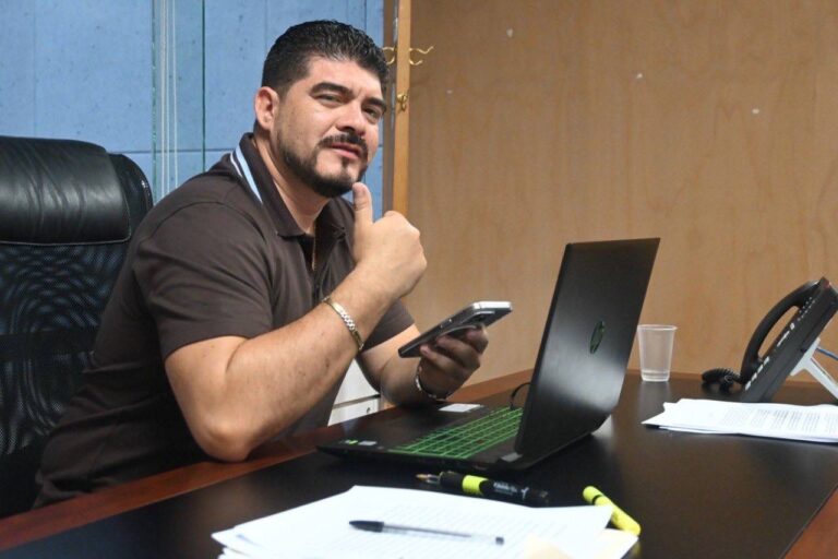 Zenyazen Escobar va a favor de reforma para garantizar salarios dignos a profesionistas del sector público