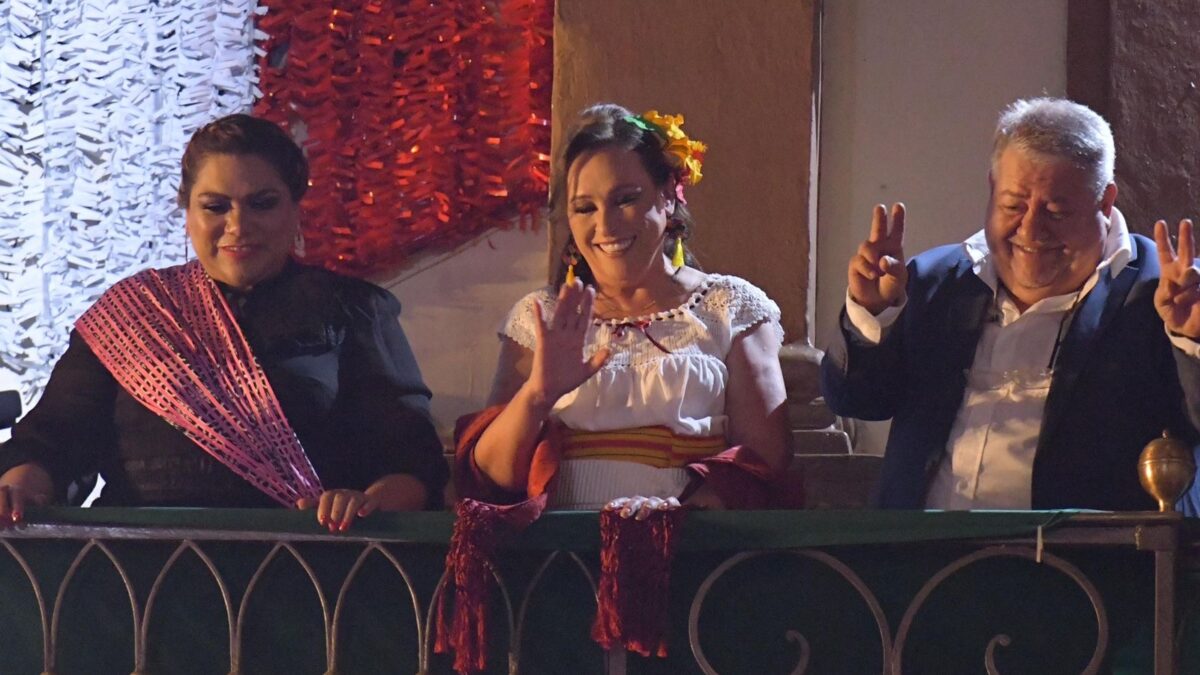 ASISTE ROCÍO NAHLE A CEREMONIA DEL GRITO DE INDEPENDENCIA EN PALACIO DE GOBIERNO