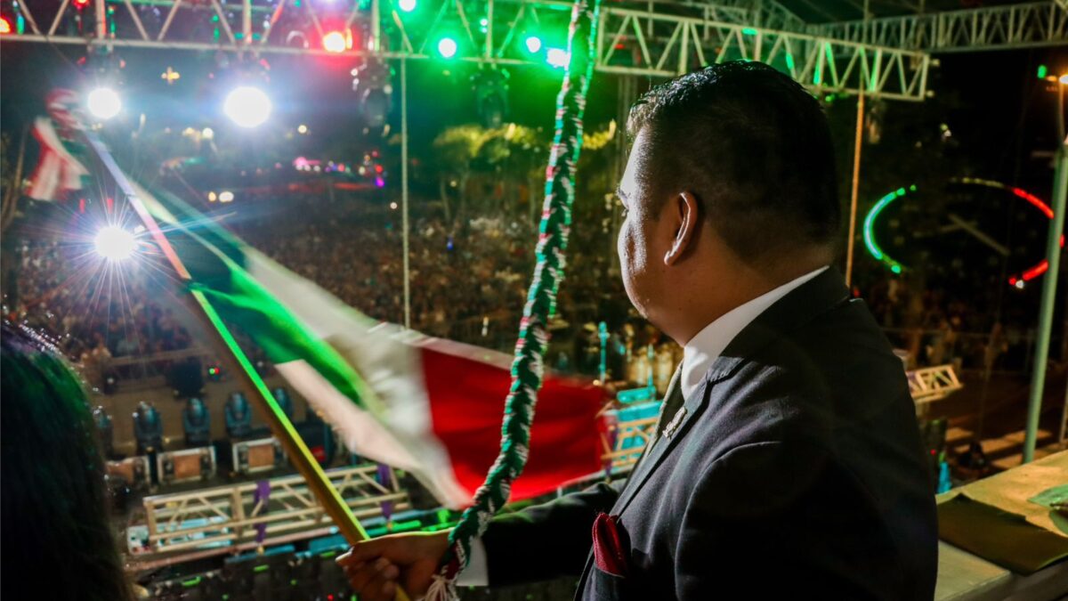 EN IXTACZOQUITLÁN, CONMEMORAN EL 214 ANIVERSARIO DEL GRITO DE INDEPENDENCIA.